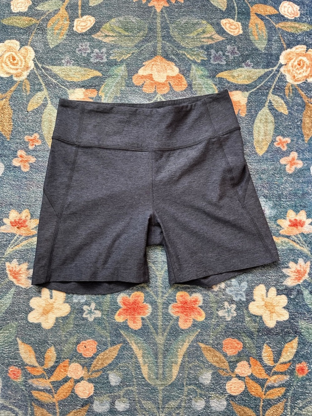 Outdoor Voices Sz S Compression Warm Up Mid Rise Bike Shorts 5” Inseam Sporty